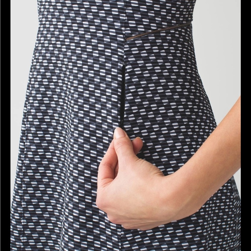 Lululemon Deep Dive White Black & Go 'Til Dawn Fit & Flare Dress Sz 6 - Picture 4 of 8